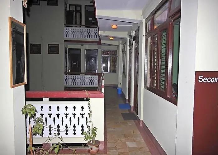 Yala Peak Hostel