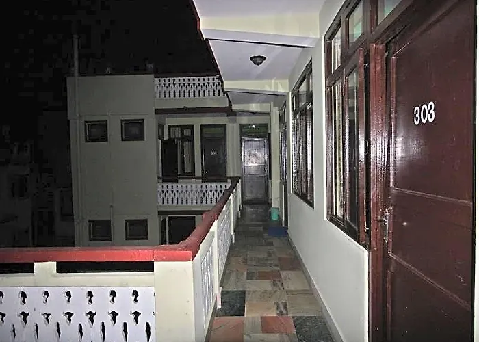 Hostel Yala Peak *